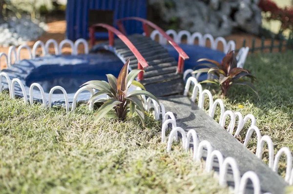 Geçit ve köprü üzerinde gölet