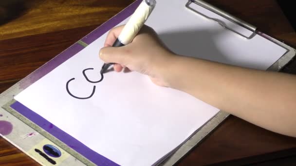 Girl Writing Coming Soon Text Message Paper Board — Stock Video