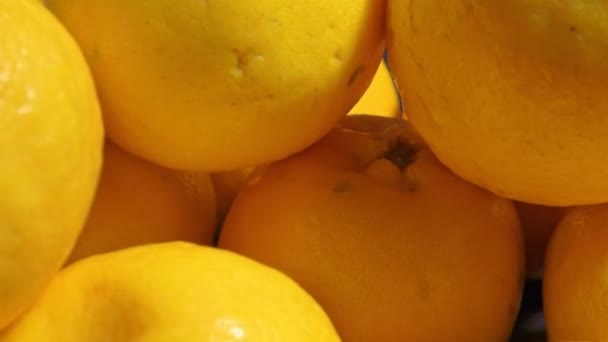 Naranjas Frescas Ampliadas Apiladas Entre — Vídeos de Stock