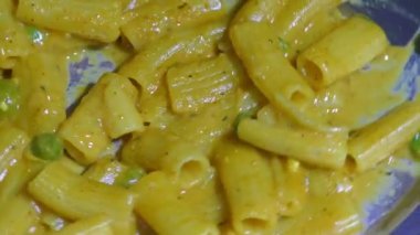 Tabakta makarna var.