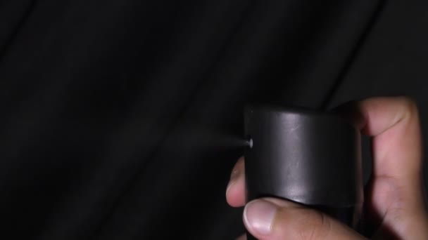 Deodorant Şişesinden Çıkan Gaz Akışı Önündekiler Onu Gösteriyor — Stok video