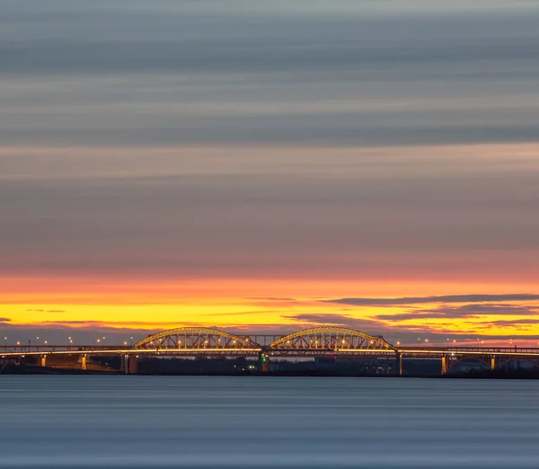 Schöner Heller Sonnenuntergang Der Stadt Nischni Nowgorod Über Der Wolga — Stockfoto