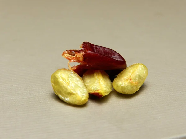                                Kızarmamış Arap kahve çekirdekleri.