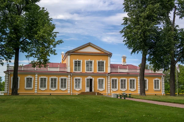 Utazási Palace, császár Péter a nagy Strelna, Oroszország. — Stock Fotó