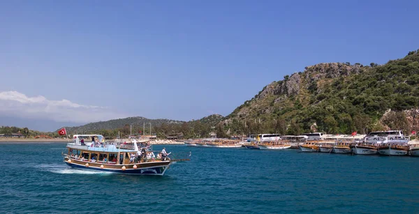 Kekova, Antalya, Turquía - 26 de abril de 2014: Bahía cerca de la antigua región de Lycian . — Foto de Stock