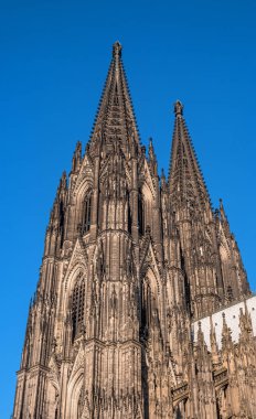 Köln Katedrali. Bu dünyada en yüksek Kiliseler listesi içinde üçüncü sırada yer aldı ve listelenen dünya mirası siteleri. Almanya.