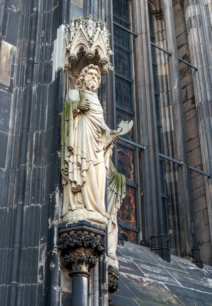 Statuen an der Westfassade des Kölner Doms. UNESCO-Weltkulturerbe. — Stockfoto