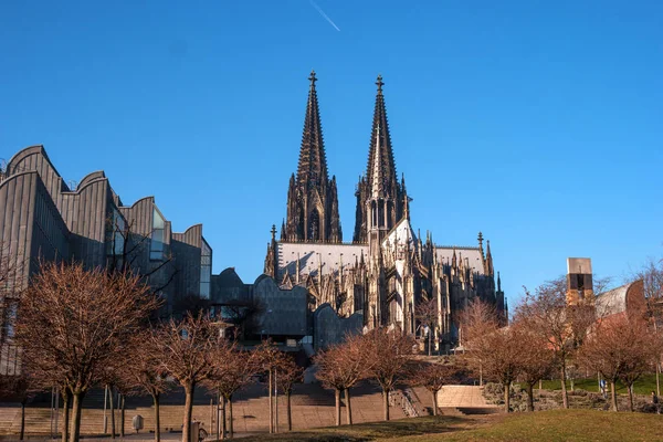 Кёльнский собор. Он занял третье место в списке самых высоких церквей в мире и включён в список Всемирного наследия. Германия . — стоковое фото