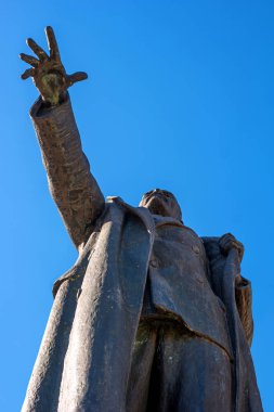 Narva, Estonya - 4 Mayıs 2016: Vladimir Lenin için anıt parçası. Bu bölge Narva kalenin içinde yer almaktadır.