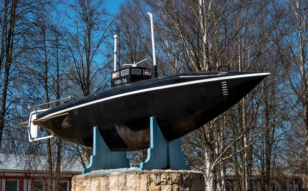 Gatchina, Rusia - 3 de mayo de 2017: Monumento al primer submarino ruso . — Foto de Stock