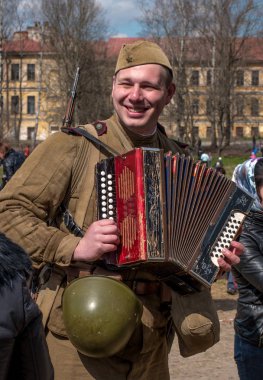 Gatchina, Rusya - 7 Mayıs 2017: Savaş İkinci Dünya Savaşı tarihi imar.