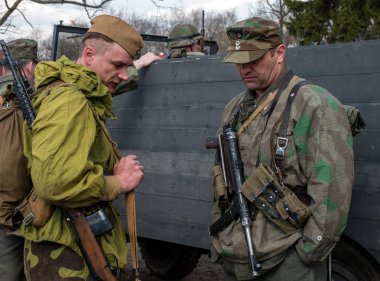 Gatchina, Rusya - 7 Mayıs 2017: Savaş İkinci Dünya Savaşı tarihi imar.