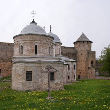 Ivangorod Rus Ortaçağ kalesinde. Estonya şehir Narva, St. Petersburg çok uzak olmayan karşısında yer alan. Aziz Nikolaos Kilisesi ve varsayım Katedrali.