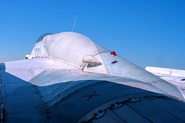 La cabina del caza MiG 29 desde el lado del motor a reacción. Sobre la codificación de la OTAN: Fulkrum . —  Fotos de Stock