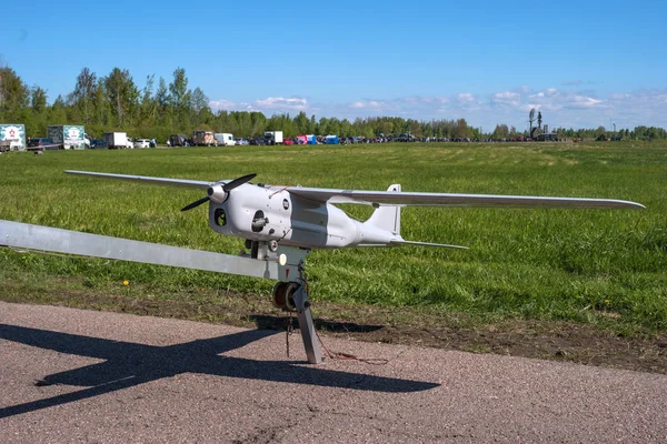 Bezpilotní průzkumný letoun. Byla součástí expozice letecký den na letišti Puškin. — Stock fotografie