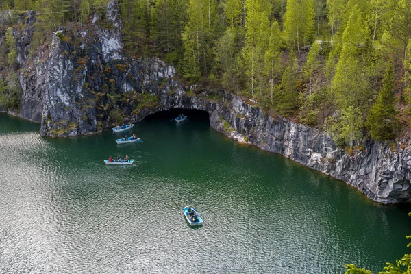 Ruskeala, Sortavala, Republic of Karelia, Russia - June 12, 2017: Marble quarry in Ruskeala Park. — Stock Photo, Image