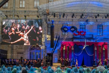 Gatchina, St. Petersburg, Rusya Federasyonu - 18 Haziran 2017: Bay X operet sahnesinden. Sunuyu Gatchina Sarayı - Rus İmparator Paul ikametgahı duvarlarının gerçekleşti ben.