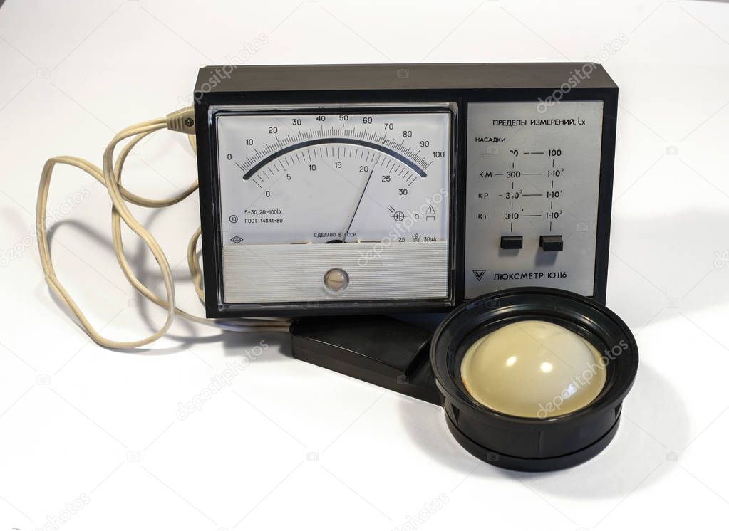 Lux meter for measuring the intensity of light on a light background. Soviet-made device. It consists of a dial gauge and an external sensor.