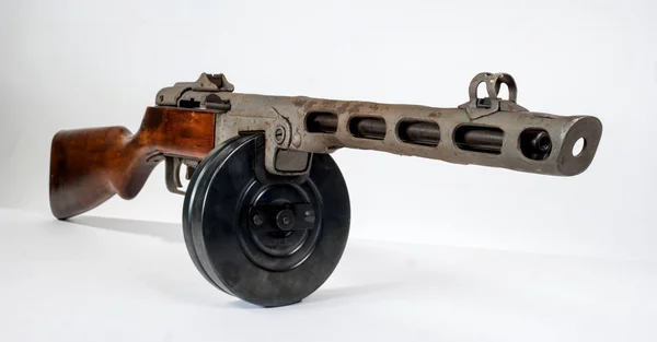Hafif makineli tüfek ppsh-41 hafif bir arka plan üzerinde.