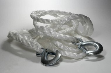 Hafif bir arka plan üzerinde kanca ile çekme halatı.