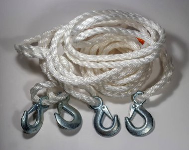 Hafif bir arka plan üzerinde kanca ile çekme halatı.