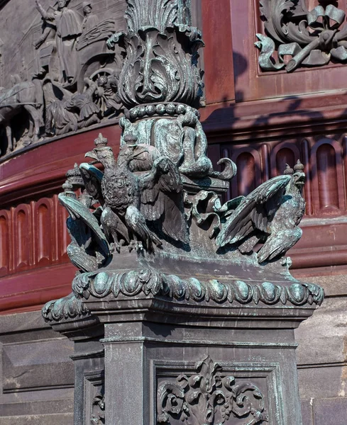 St. Petersburg, Rusya Federasyonu - 24 Eylül 2017: Parçası Nicholas Anıtı dekor ben.