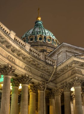 Kazan Katedrali - Rus Ortodoks Kilisesi, St. Petersburg, Rusya. Gece fotoğraf.