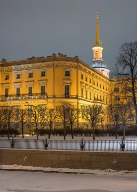 Mikhailovsky Kalesi mühendis Kalesi olarak da bilinir. St. Petersburg, Rusya. Gece fotoğraf.