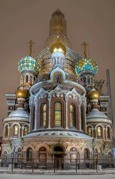 Dome and Crosses of Church Savior on Spilled Blood Saint Petersburg, Russia. Night photo. — Stock Photo, Image