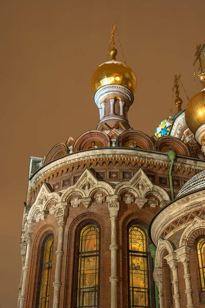 Dome and Crosses of Church Savior on Spilled Blood Saint Petersburg, Russia. Night photo. — Stock Photo, Image