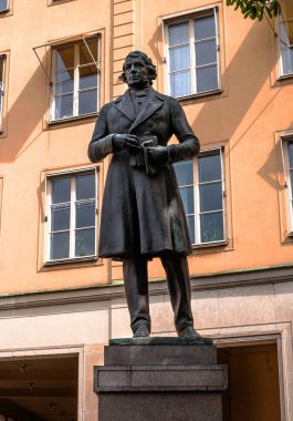 Stockholm, İsveç - 1 Mayıs 2019: Lars Johan Hierta Anıtı, Lars Johan Hierta 'nın Gamla Stan' deki Anıtı