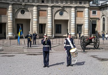 Stockholm, İsveç - 1 Mayıs 2019 Stockholm Kraliyet Sarayı Kraliyet Muhafızları Töreni