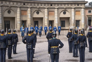 Stockholm, İsveç - 1 Mayıs 2019 Stockholm Kraliyet Sarayı Kraliyet Muhafızları Töreni