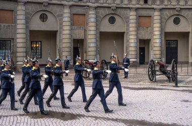 Stockholm, İsveç - 1 Mayıs 2019 Stockholm Kraliyet Sarayı Kraliyet Muhafızları Töreni