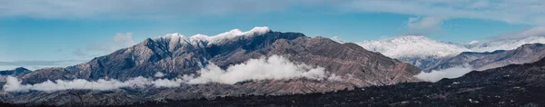 Panorama Doliny Ojai i okolicznych gór i pól uprawnych — Zdjęcie stockowe