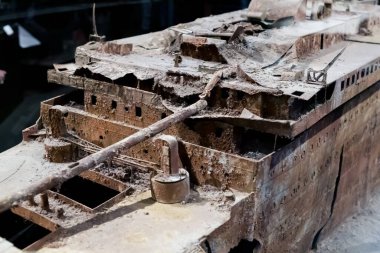Titanik 'in deniz tabanındaki enkazının model köprüsü