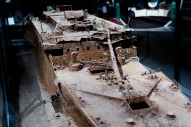 Titanik 'in deniz tabanındaki enkazının yakın modeli.