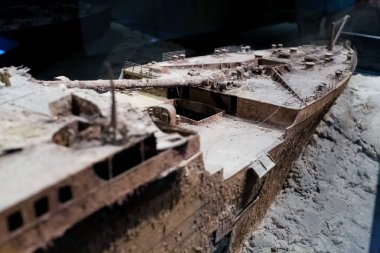 Titanik 'in deniz tabanındaki enkazının yan ve köprüsü.