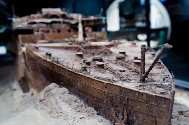 Titanik enkazının deniz tabanındaki modelinin ayrıntıları.