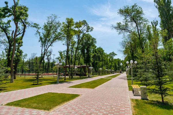 Parque Taraz Ryskulbekov 45 — Foto de Stock