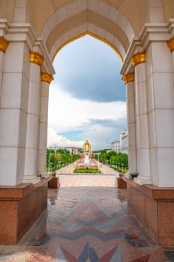 Dushanbe Bağımsızlık Anıtı 40