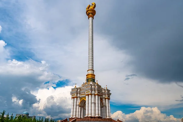 Памятник независимости Душанбе 42 — стоковое фото