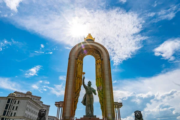 Estatua 54 de Dushanbe Ismoil Somoni — Foto de Stock
