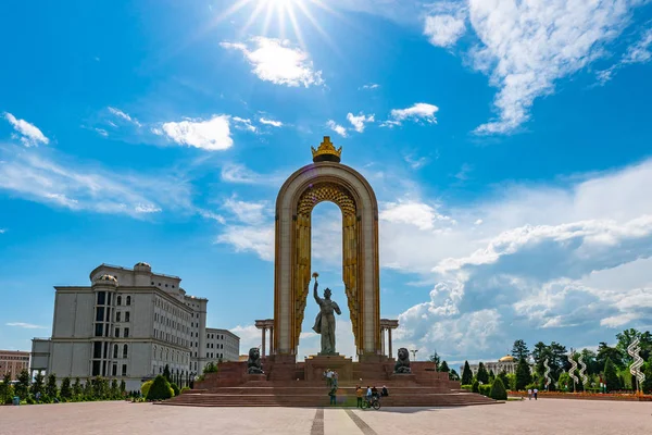 Estatua 57 de Dushanbe Ismoil Somoni — Foto de Stock