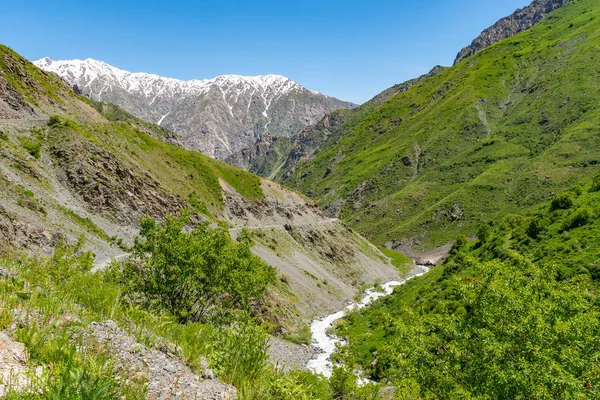 Qalai Khumb naar Dushanbe Khoburobot Pass 06 — Stockfoto