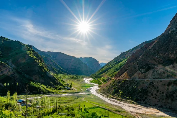 Qalai Khumb hívja Dushanbe Khoburobot Pass 33-at. — Stock Fotó
