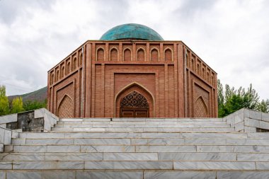 Panjrud Rudaki Anıt 05