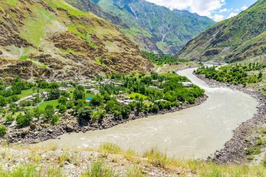 Kulob 'dan Qalai Khumb Pamir Otoyolu 27' ye.