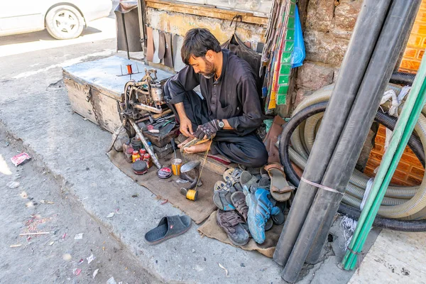 Gilgit Street Shoemaker 10 — стокове фото