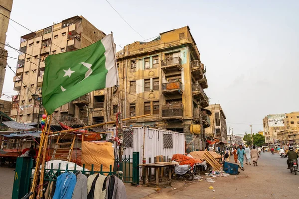 Карачи размахивает флагом Пакистана 04 — стоковое фото